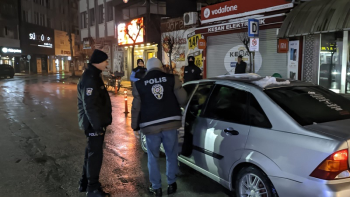 Keşan’da polisin trafik ve asayiş uygulamaları sürüyor